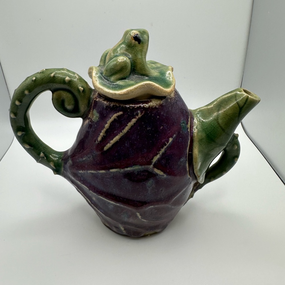 Ceramic Teapot with Frog-on-Lilypad Lid Measures 6" High 7 1/2 " Long